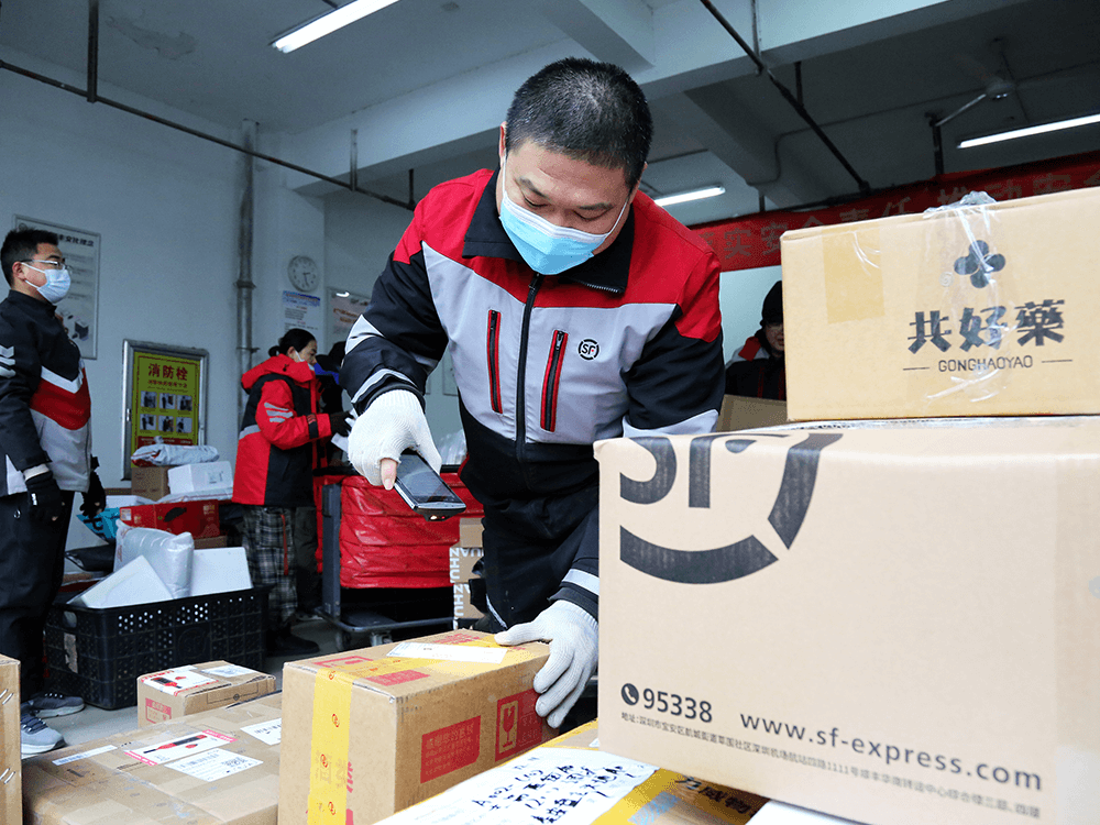 德国三日新增确诊超 10 万例，专家呼吁收紧防疫措施，还有哪些信息值得关注？