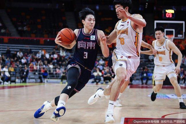 沃特斯40分广东胜山西 陈盈骏15+11广州胜福建